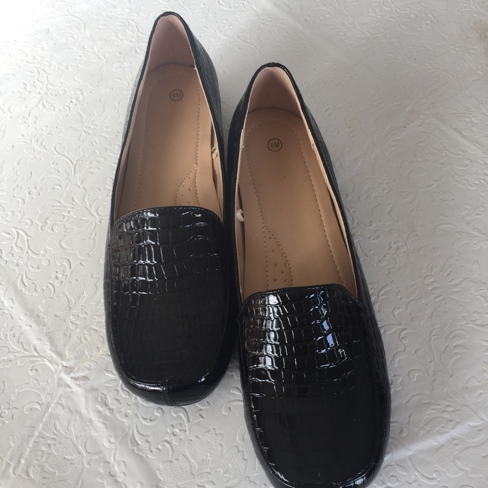 Like New patent Slip On Shoes size 8m - Picture 1 of 6